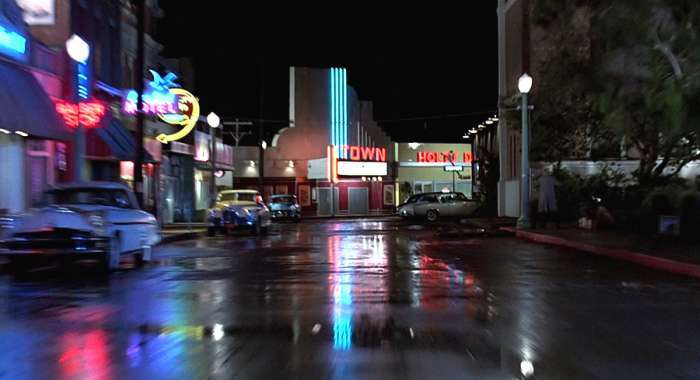 Вулиці вигаданого містечка Хілл-Веллі з фільму «Назад в майбутнє» 30 років потому (46 фото)