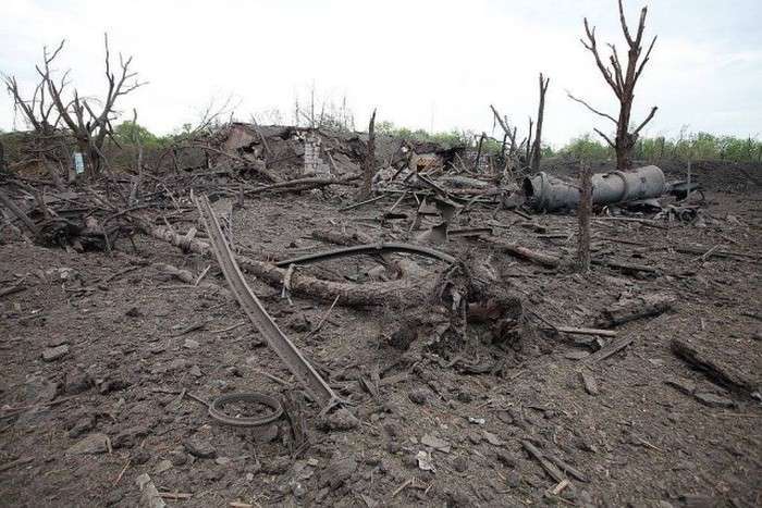 На околиці Донецька пролунав потужний вибух (37 фото)