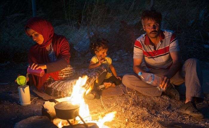 Нелюдські умови життя біженців в Греції (8 фото)