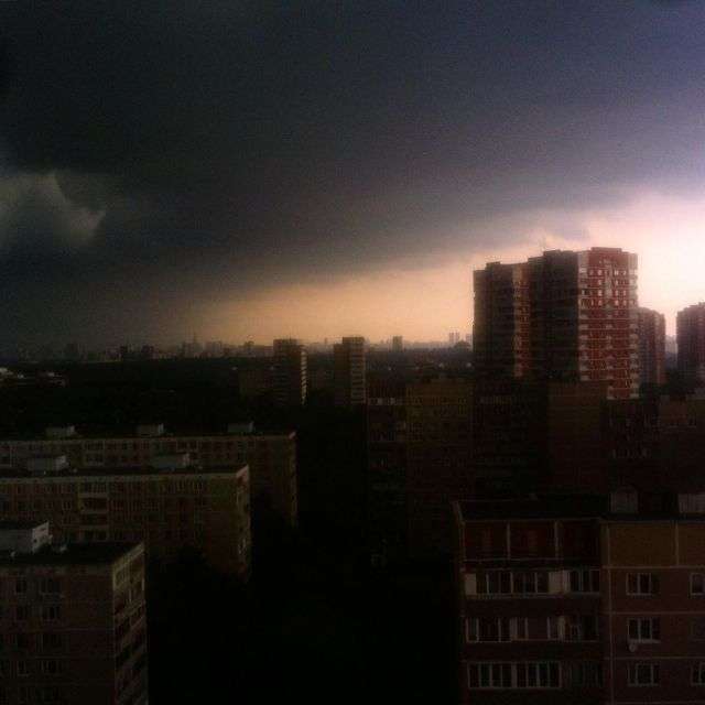 Злива та гроза обрушилися на Москву (18 фото)