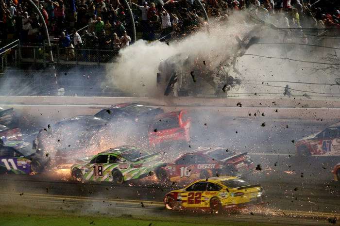 NASCAR Гонщик Остін Діллон потрапив у страшну аварію, відбувшись лише забоями (12 фото + відео)