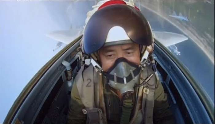 Селфи пілота Північної Кореї з кабіни штурмовика СУ-25 (3 фото)