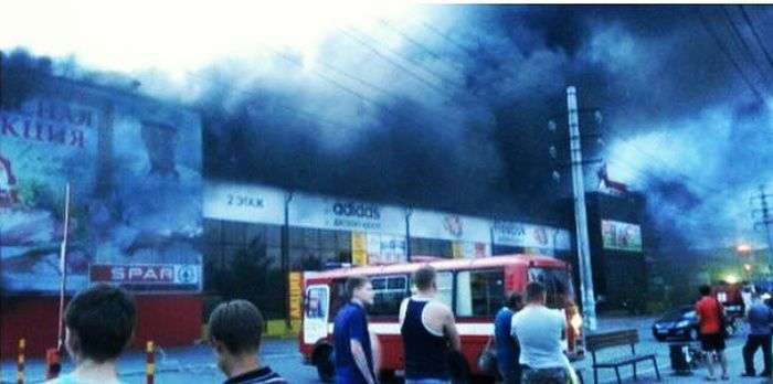 В Іркутську горить торговий центр (фото + відео)