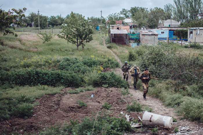 Конфлікт на південному сході України через обєктив фотокамери (16 фото + текст)