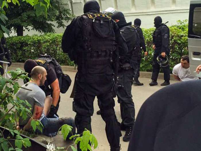 У Москві поліцейські затримали злочинців, використовуючи табельну зброю (4 фото + відео)