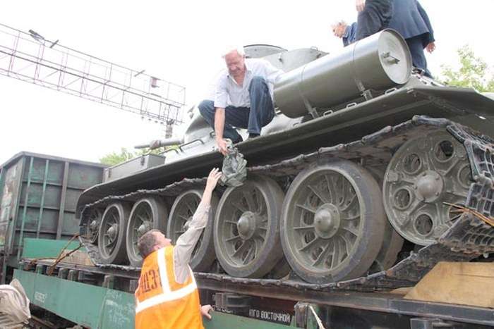 У Челябінській області попередили спробу контрабандного вивезення танка Т-34 (4 фото)
