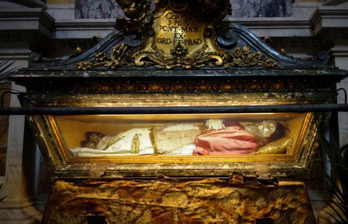 Нетлінні тіла в італійських церквах (13 фото)