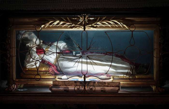 Нетлінні тіла в італійських церквах (13 фото)