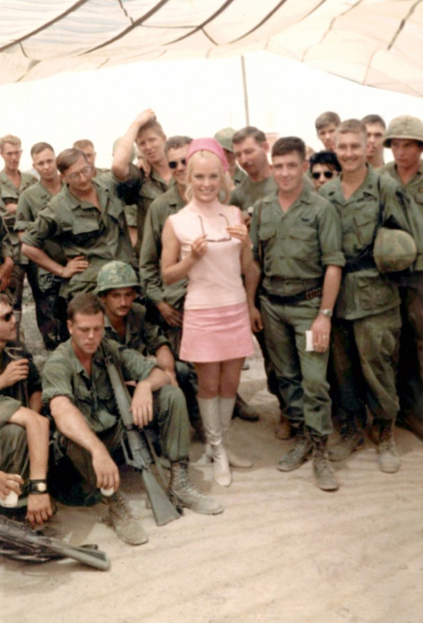 Скромные развлечения американских солдат во Вьетнаме. 