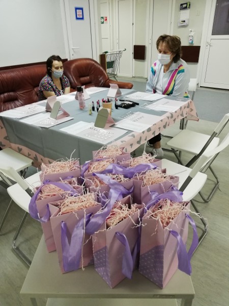 8 марта в НМИЦ Гематологии - один день из жизни сотрудника Фонда борьбы с лейкемией. женщина