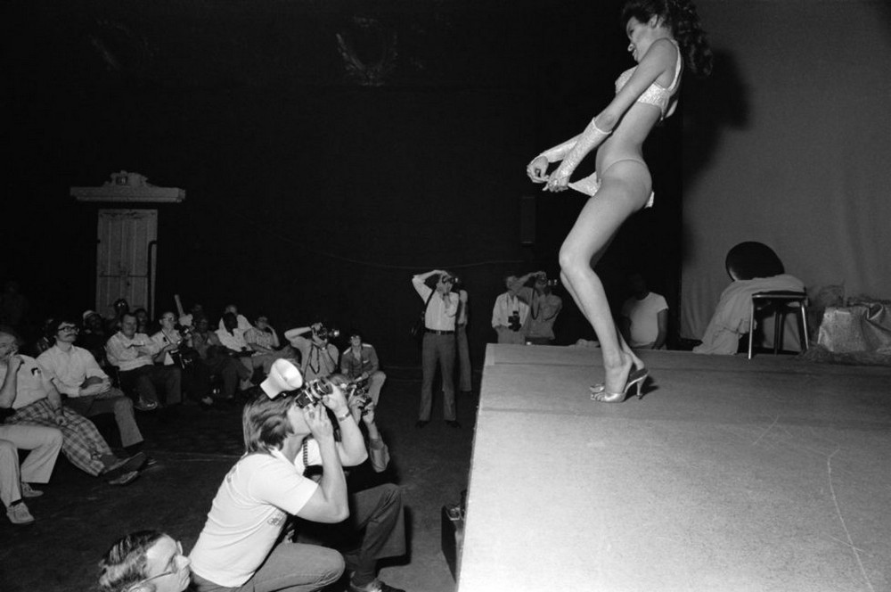 Стриптиз-клубы Чикаго 70-х годов на снимках Майкла Абрамсона МиР