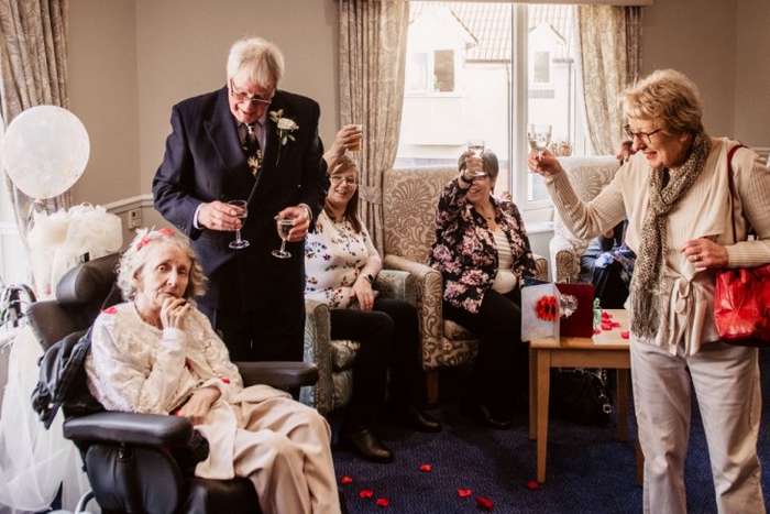 72-летняя невеста согласилась выйти замуж после 42 предложений Интересное