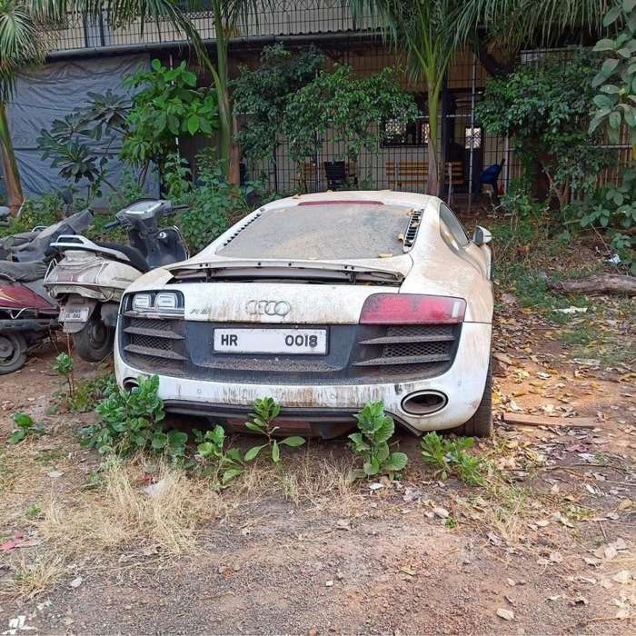 Конфискованный Audi R8 оставили умирать за пределами полицейского участка в Индии   авто