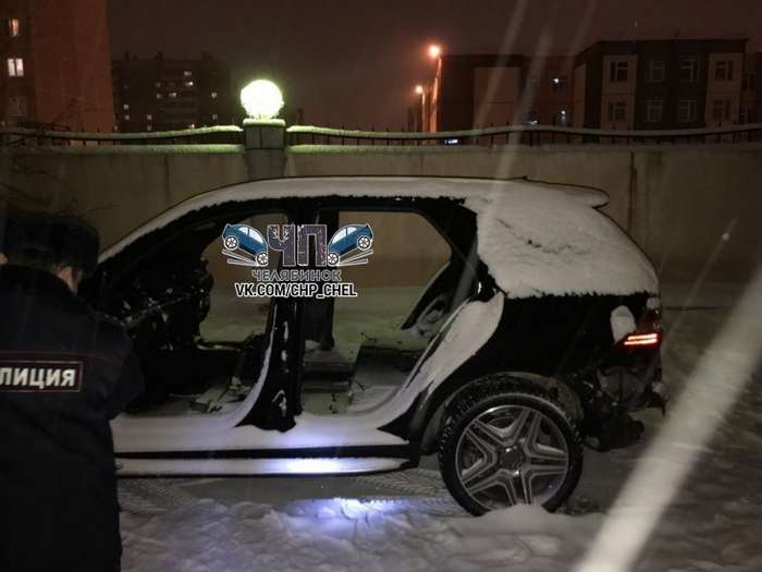 В Челябинске за ночь разобрали дорогой кроссовер Mercedes   Интересное