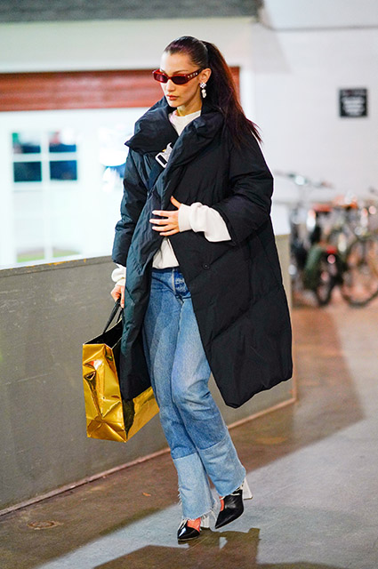 Уличный стиль знаменитости: Белла Хадид в леопардовом пуховике гуляет по Нью-Йорку Звездный стиль