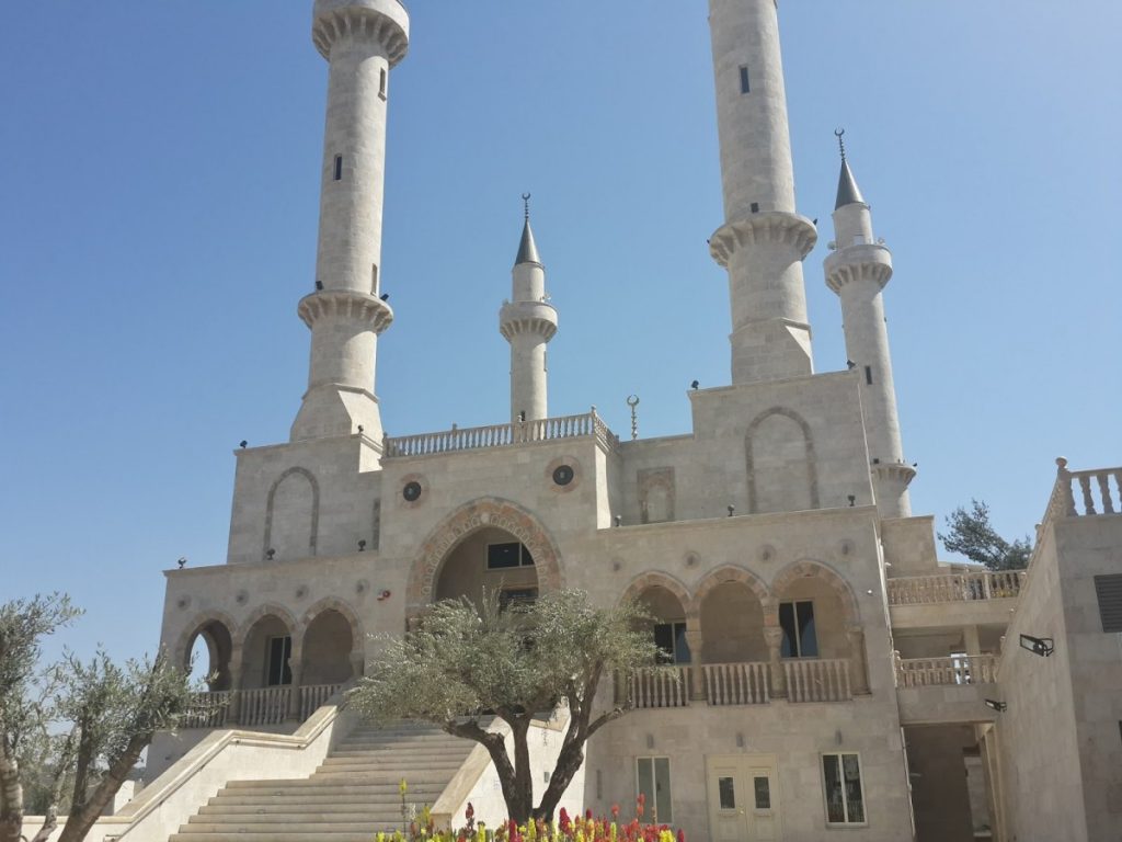 6 мечетей имени Кадыровых архитектура