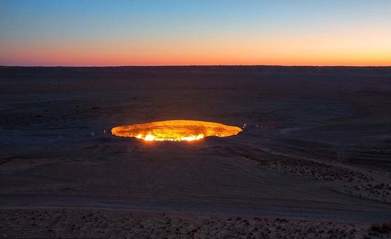 Дрон снял удивительное видео кратера по прозвищу «Дверь в преисподнюю», горящего более 40 лет природа