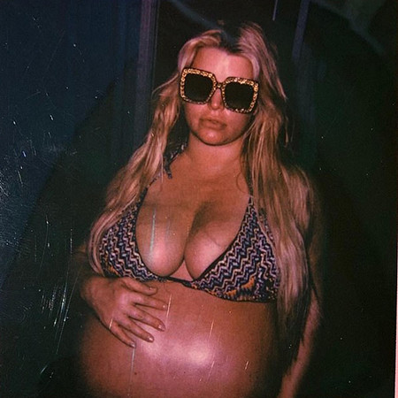 Беременная Джессика Симпсон опубликовала фото в бикини Экстерьер