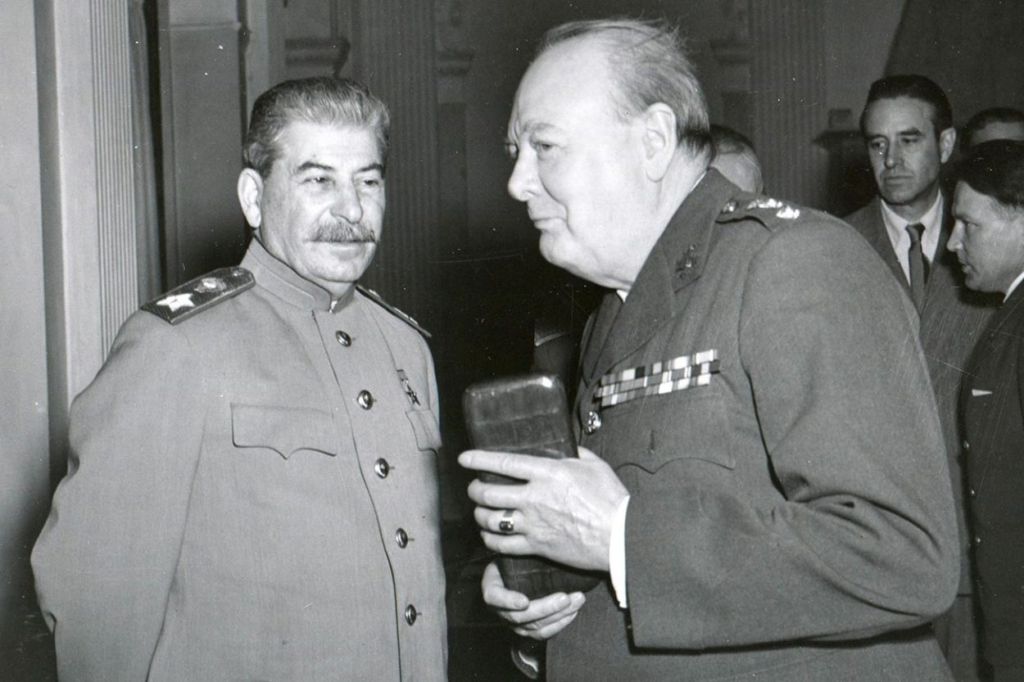 «Столы ломились от молочных поросят»: банкеты Сталина во время войны Интересное