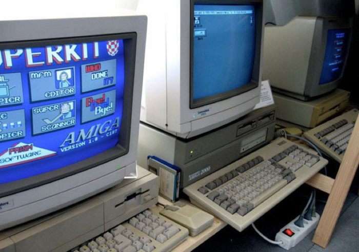 В американській школі досі використовують 30-річний компютер Commodore Amiga 2000 (4 фото)