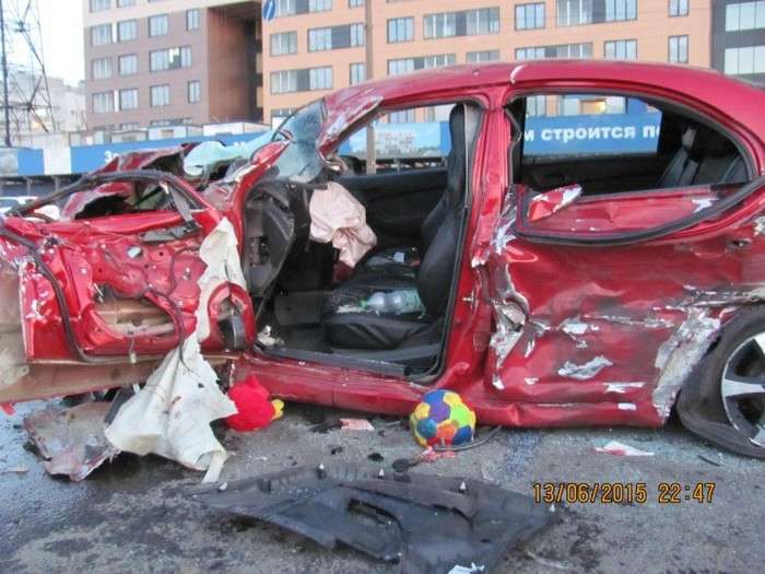 Гонка люксових позашляховиків в Санкт-Петербурзі закінчилася масовим ДТП (8 фото)