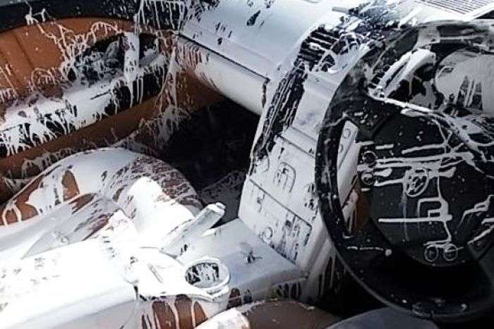 Уникаючи зіткнення з собакою, власник Maserati завдав собі шкоди на 90 000 доларів (2 фото)