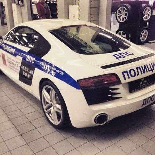 У поліції Санкт-Петербурга зявився суперкар Audi R8 (3 фото)