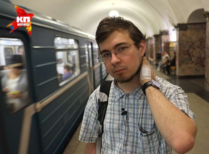 Молодий інженер імплантував собі в руку проїзний на метро (4 фото)