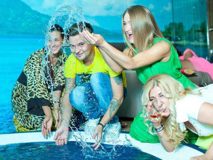 Підбірка забавних знімків, зроблених в російських нічних клубах (60 фото)