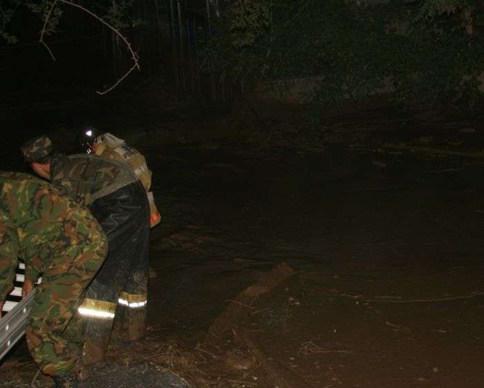 В Алмати ліквідують наслідки сходу селю (22 фото + 3 відео)