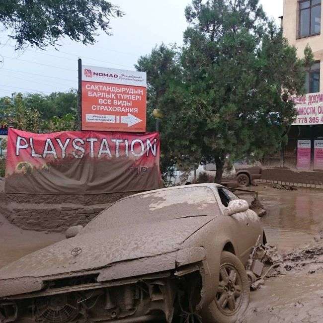 В Алмати ліквідують наслідки сходу селю (22 фото + 3 відео)