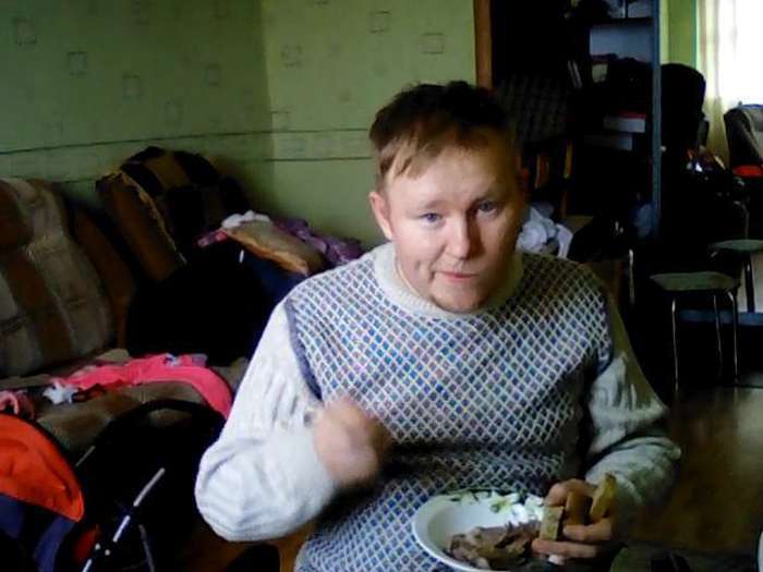 Жителька Іжевська вирішила присоромити безробітного чоловіка, розмістивши в мережі оголошення «Суперлентяй на годину» (2 фото)