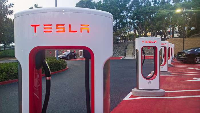 Безкоштовні заправні станції TESLA Supercharger (10 фото)