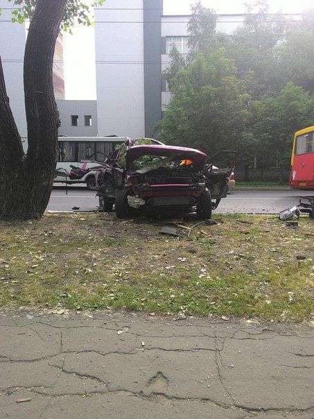 У Донецьку вибухнув замінований автомобіль, на якому їхала секретар глави ДНР (6 фото)