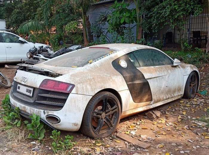 Конфискованный Audi R8 оставили умирать за пределами полицейского участка в Индии   авто