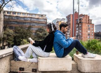 The Vanishing Act: perché i giovani fanno meno sesso