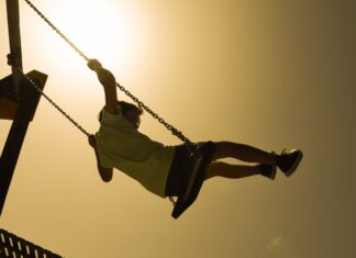 Szkoły w Kalifornii stają w obliczu rosnącego ryzyka przegrzania z powodu kurczącego się korony drzew