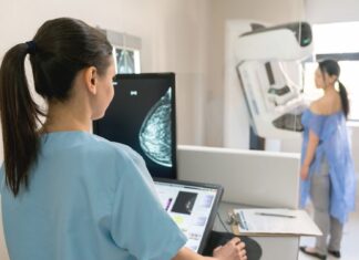 Mamografia assistida por IA detecta mais cânceres mais cedo, mostra estudo de referência