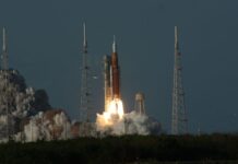 Artemis II: Погляд Ветерана Космічної Журналістики на Повторюючуся Історію