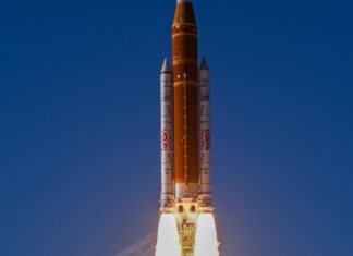 L’equipaggio dell’Artemis II si imbarca nel sorvolo lunare, aprendo la strada a futuri atterraggi