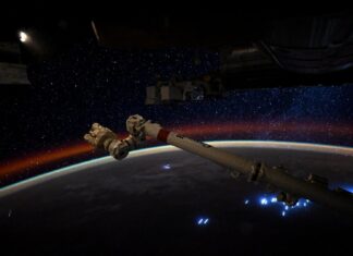 Een weergave van bovenaf: astronaut legt de Lyrid-meteorenregen vast vanuit het ISS