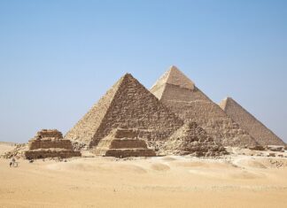 The Great Pyramid Survives Quakes by Design